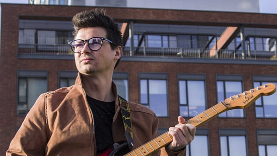 Michal Gazdík prichádza s emotívnym singlom Ty a ja z bratislavského downtownu